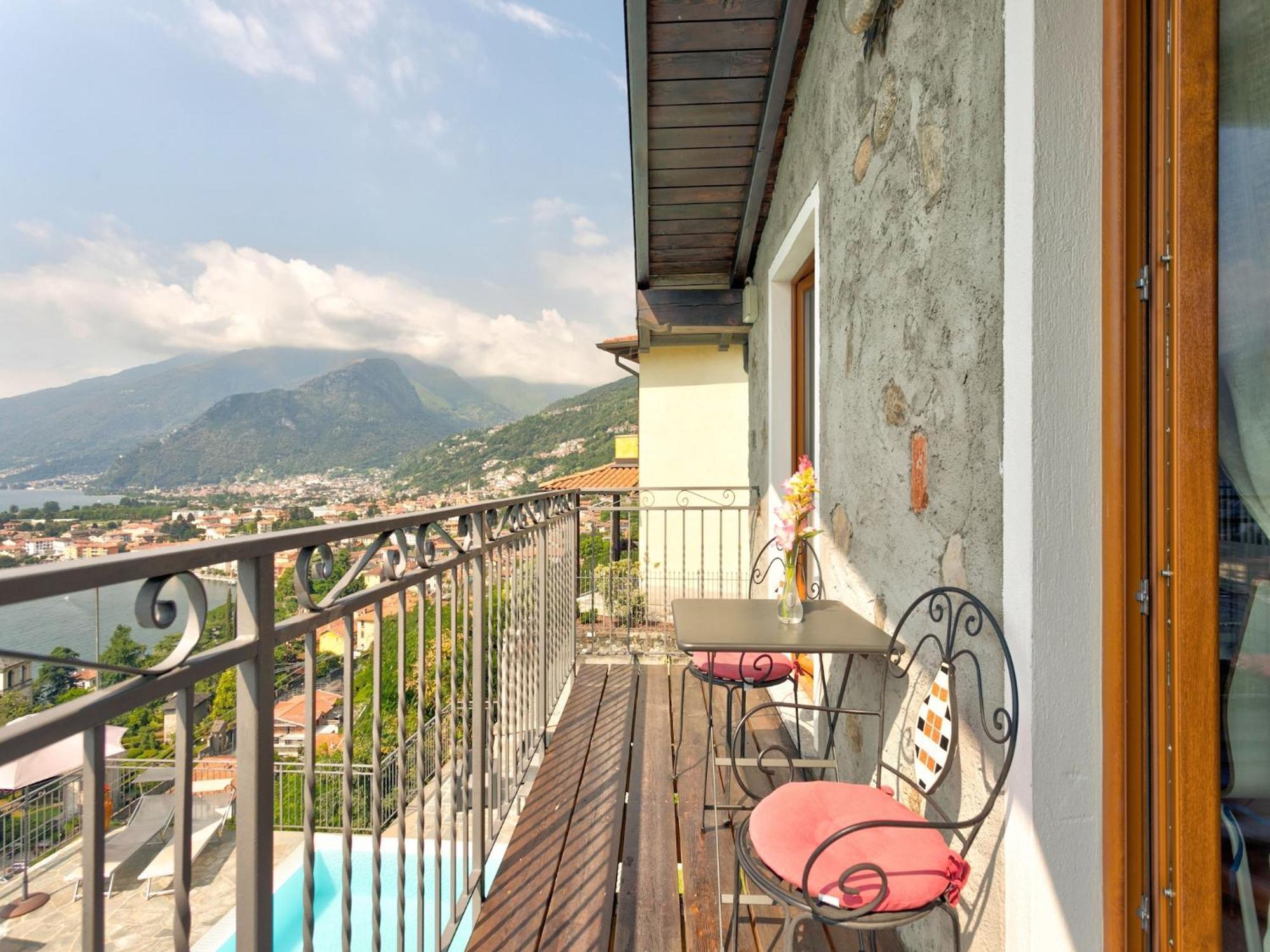 Wonderful Flat With Swimming Pool Lift And Garden Apartamento Gravedona Exterior foto