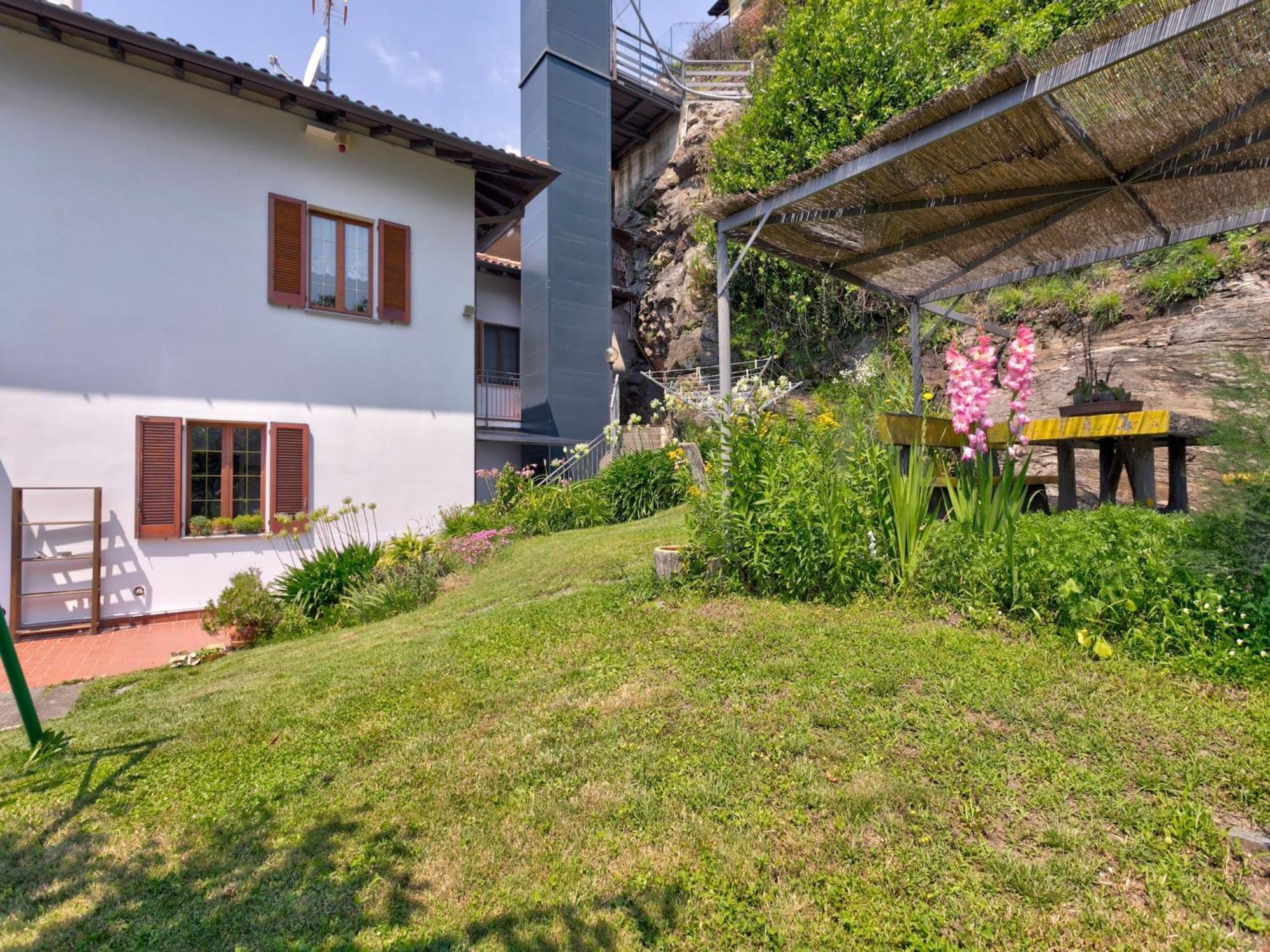 Wonderful Flat With Swimming Pool Lift And Garden Apartamento Gravedona Exterior foto