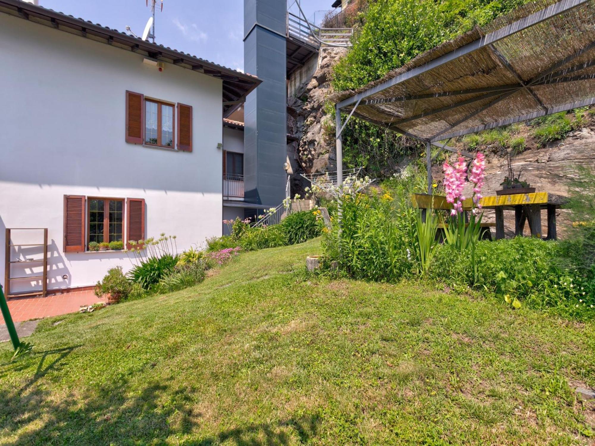 Wonderful Flat With Swimming Pool Lift And Garden Apartamento Gravedona Exterior foto